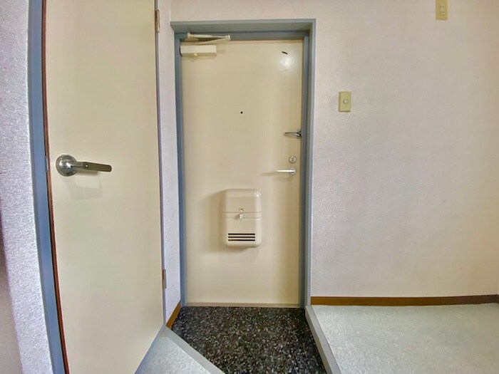 物件内観写真11　(玄関)