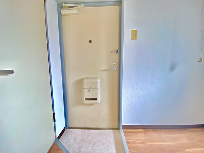 物件内観写真12　(玄関)