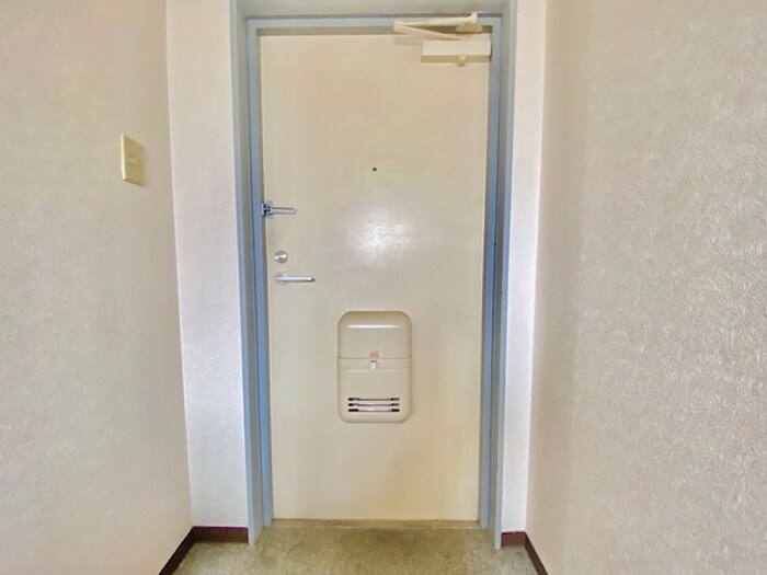 物件内観写真12　(玄関)