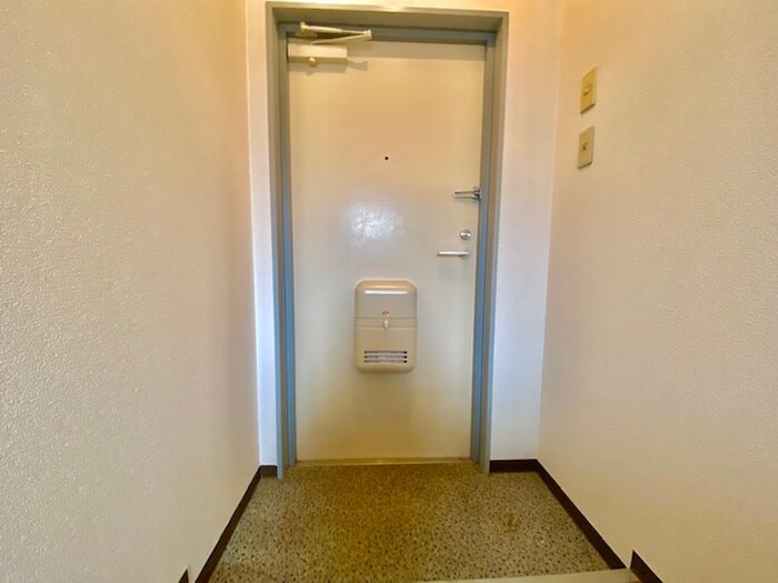 物件内観写真12　(玄関)