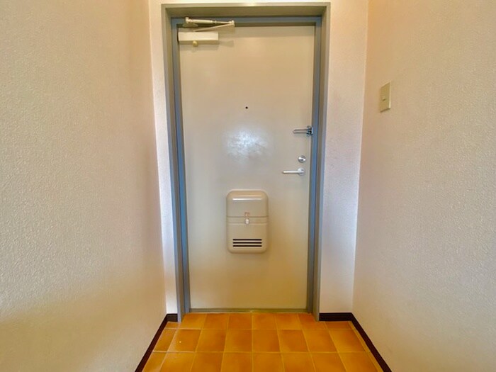 物件内観写真12　(玄関)