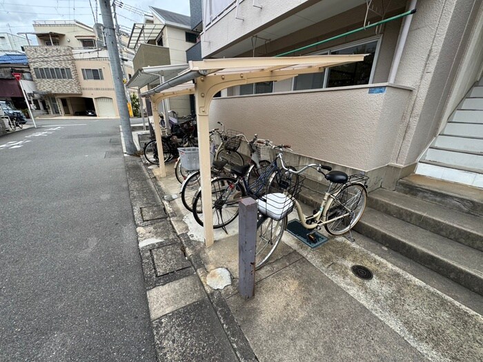 物件外観写真3　(駐輪場)