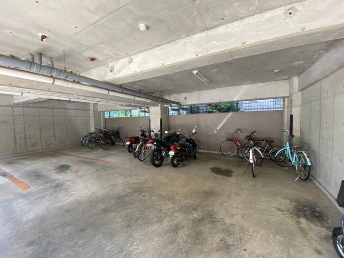 物件外観写真3　(駐輪場)
