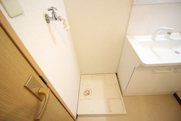 物件内観写真16　(洗濯機置場)