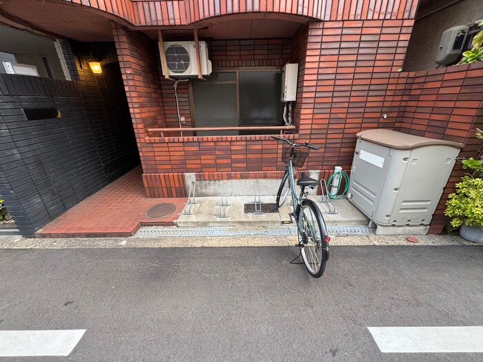 物件外観写真3　(駐輪場)