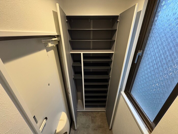 物件内観写真15　(靴箱)