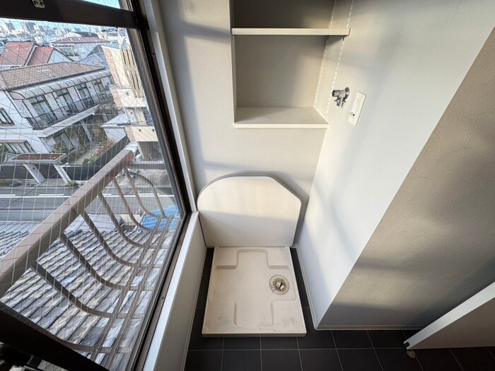 物件内観写真18　(洗濯機置場)