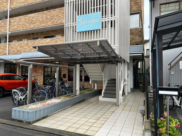 物件外観写真2　(エントランス部分)