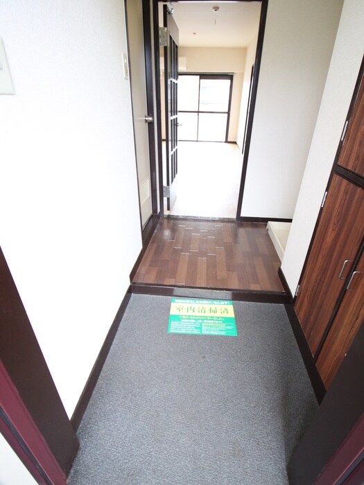 物件内観写真7　(玄関)
