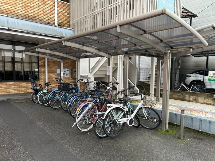 物件外観写真4　(駐輪場)