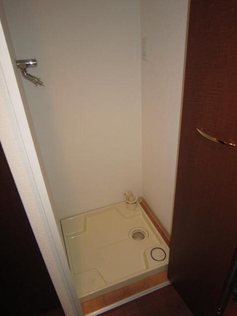 物件内観写真5　(洗濯機置場)