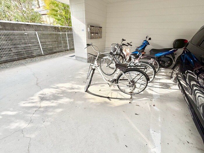 物件外観写真5　(駐輪場)