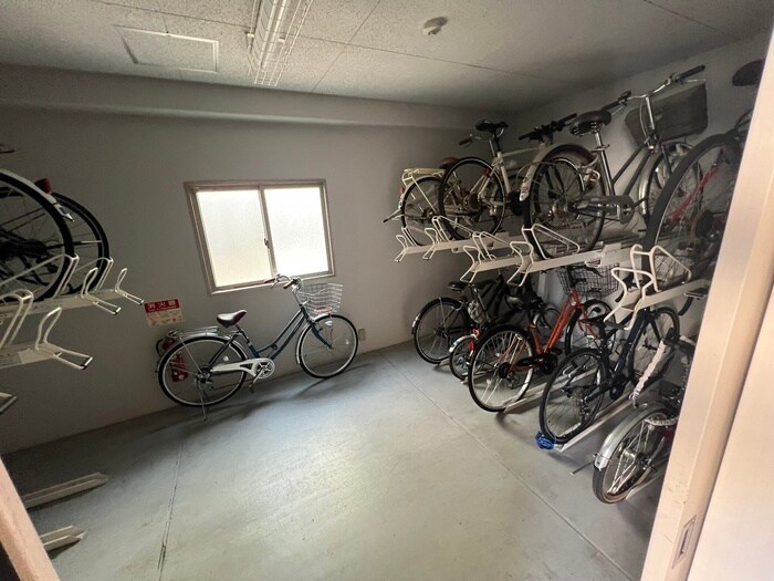 物件外観写真5　(駐輪場)