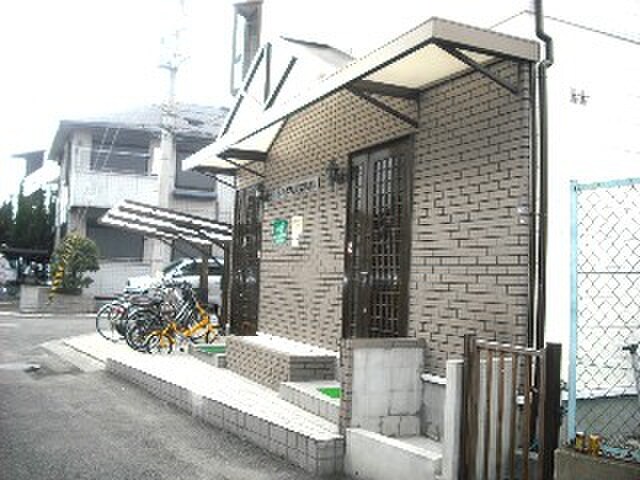 物件外観写真3　(エントランス部分)