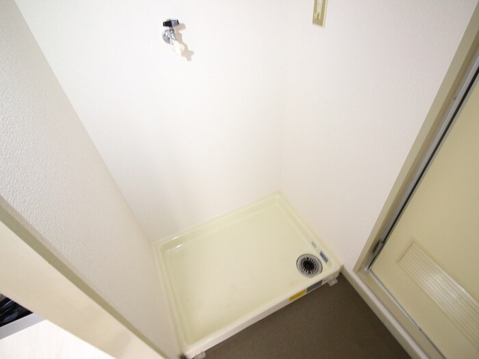 物件内観写真8　(洗濯機置場)