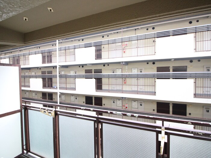 物件内観写真13　(室内からの展望)