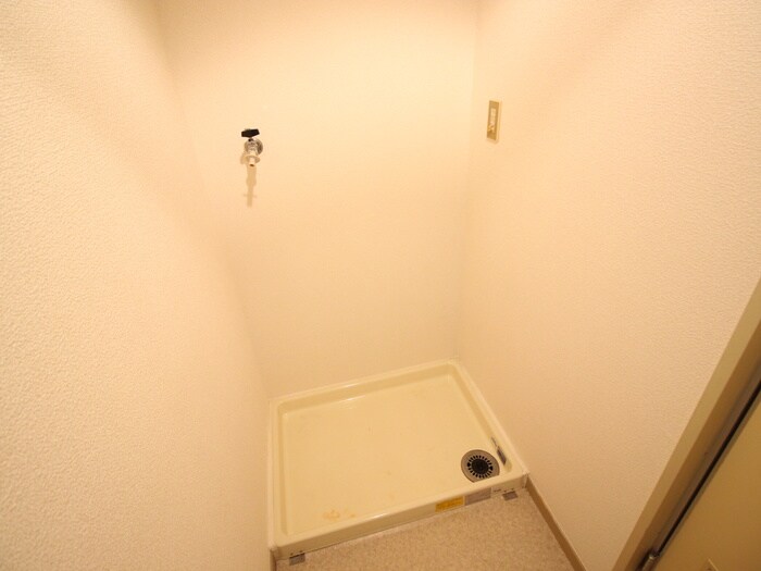 物件内観写真14　(洗濯機置場)