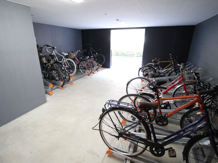 物件外観写真6　(駐輪場)