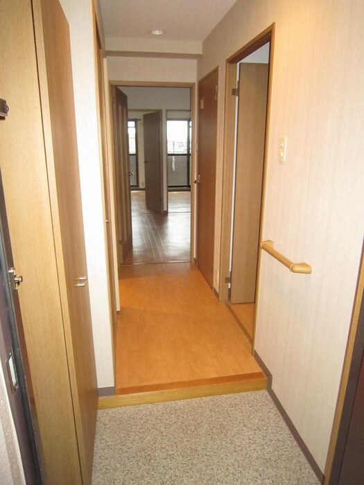 物件内観写真15　(玄関)