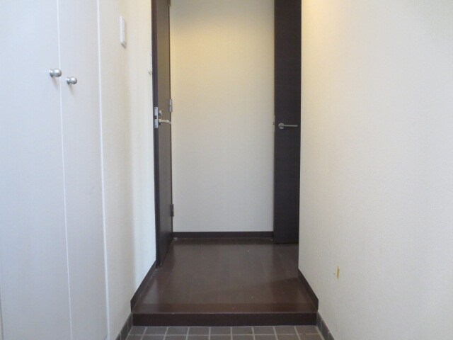 物件内観写真5　(玄関)