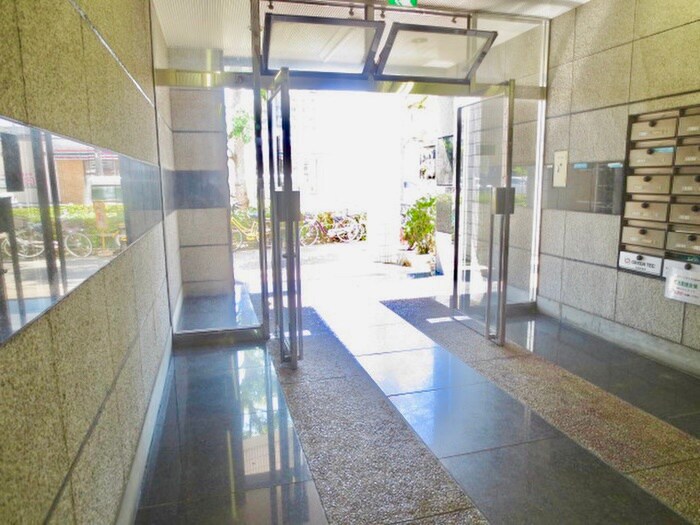 物件外観写真4　(エントランス部分)