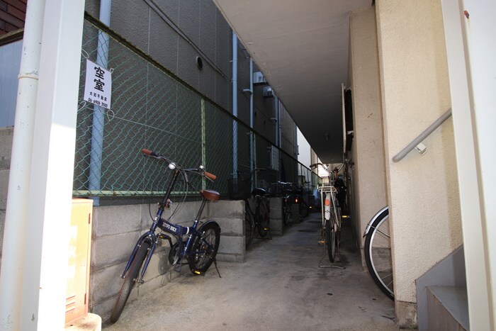 物件外観写真5　(エントランス部分)