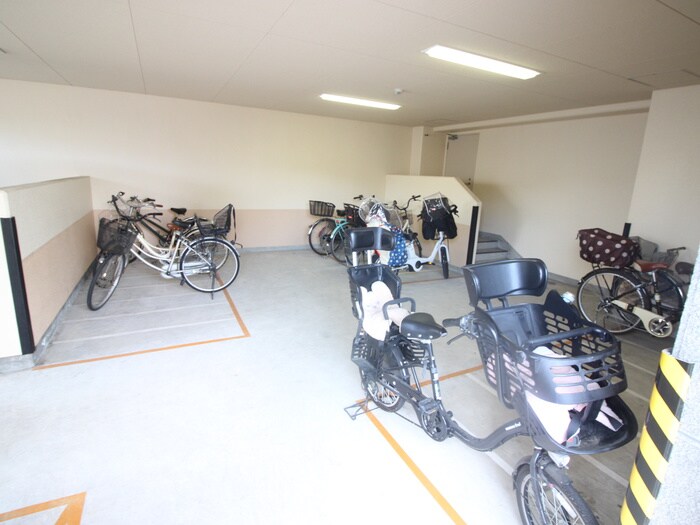 物件外観写真6　(駐輪場)