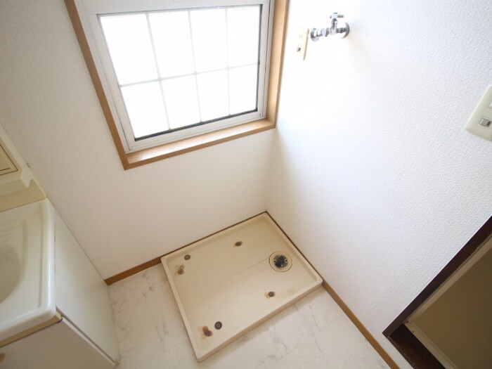 物件内観写真17　(洗濯機置場)