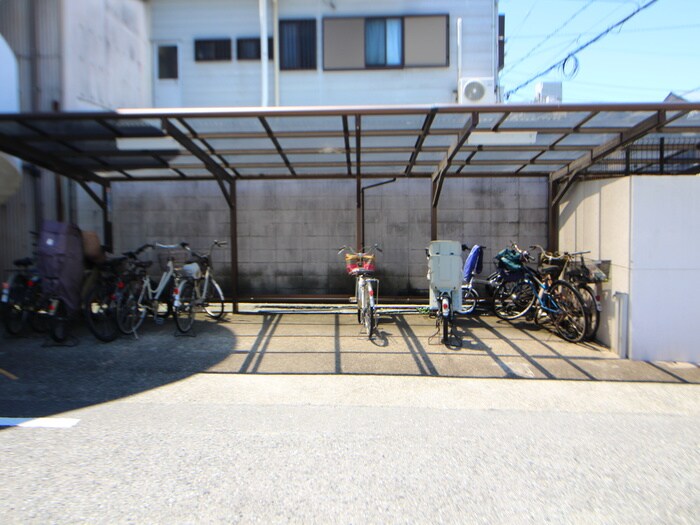 物件外観写真4　(駐輪場)
