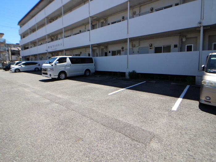 物件外観写真5　(駐車場)