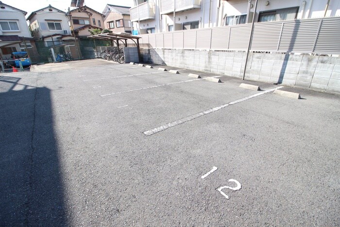 物件外観写真3　(駐車場)