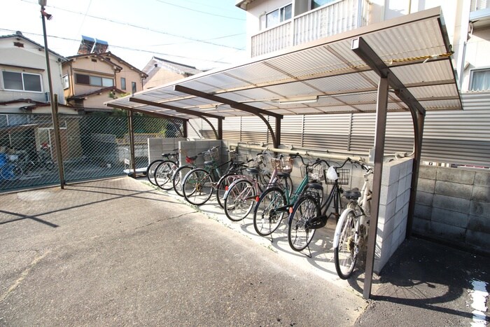物件外観写真4　(駐輪場)