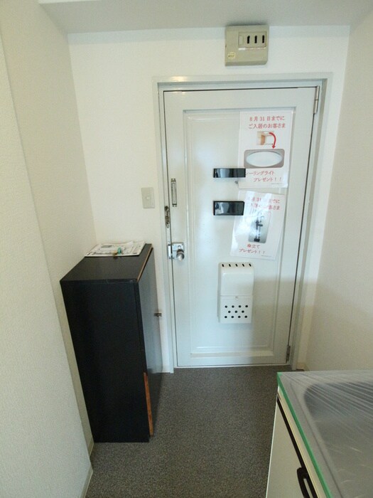 物件内観写真7　(玄関)