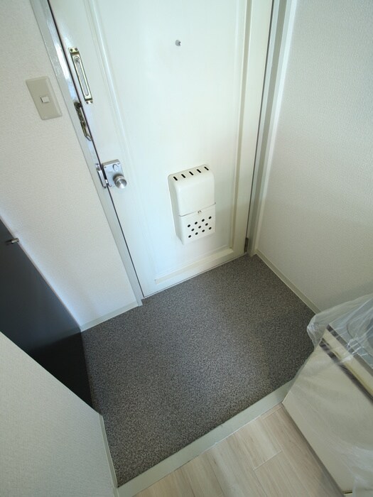 物件内観写真13　(玄関)