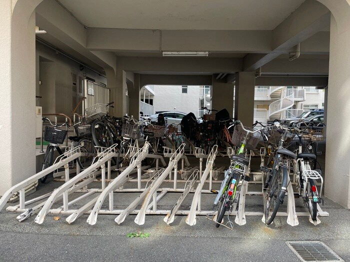 物件外観写真6　(駐輪場)