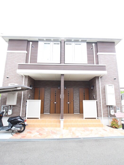 物件外観写真5　(エントランス部分)