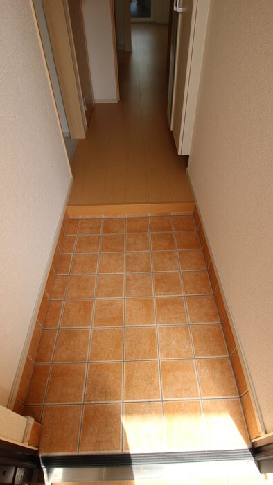 物件内観写真13　(玄関)