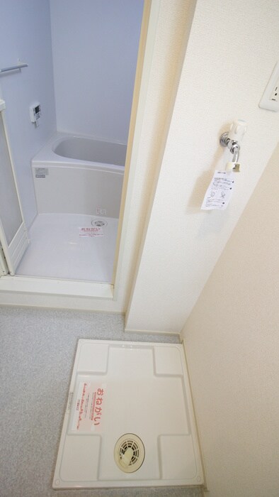 物件内観写真16　(洗濯機置場)