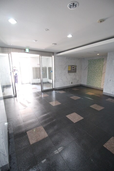 物件外観写真6　(エントランス部分)