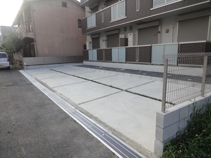 物件外観写真3　(駐車場)