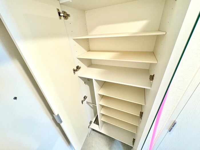 物件内観写真15　(靴箱)