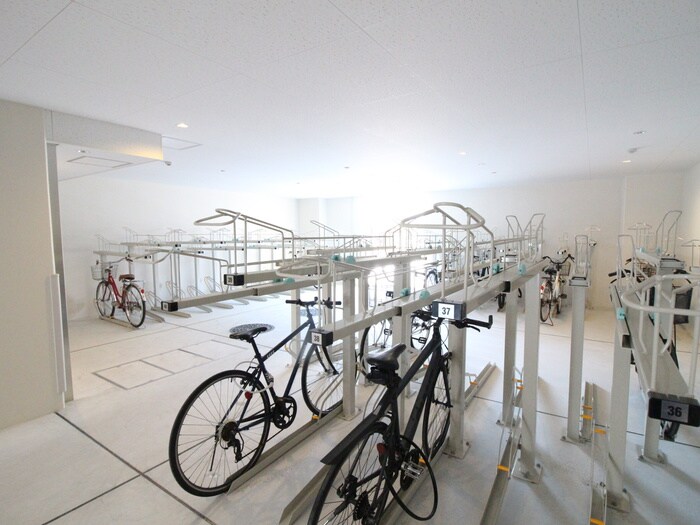 物件外観写真4　(駐輪場)