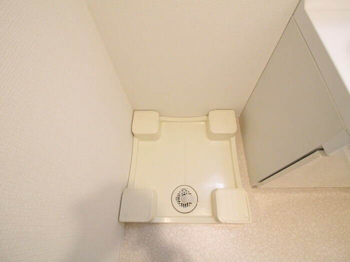 物件内観写真16　(洗濯機置場)