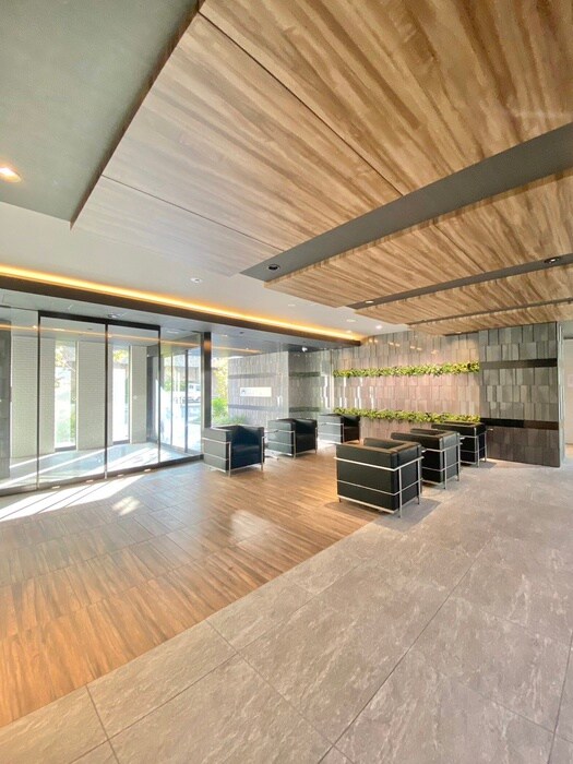 物件外観写真4　(エントランス部分)