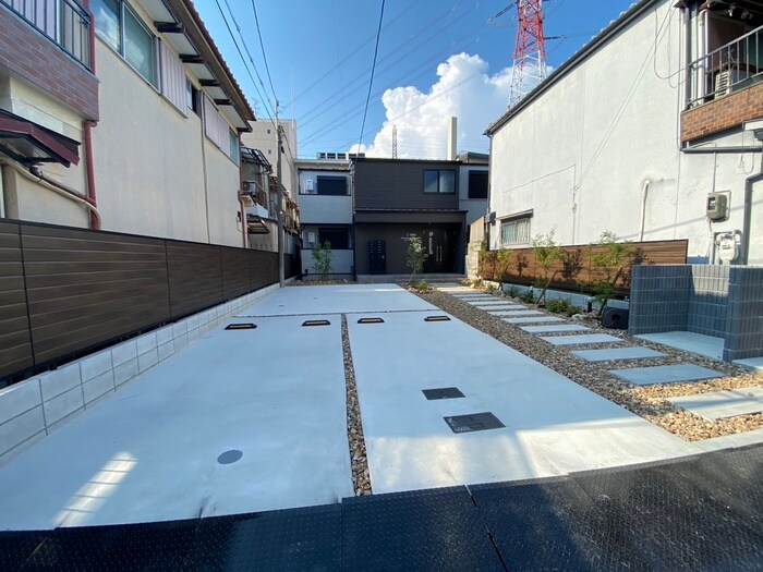 物件外観写真4　(駐車場)