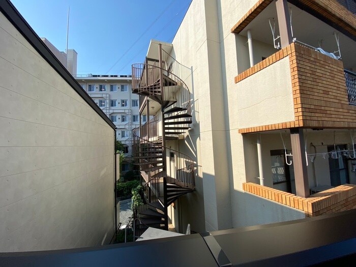 物件内観写真16　(室内からの展望)