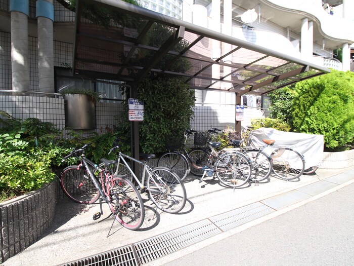 物件外観写真4　(駐輪場)