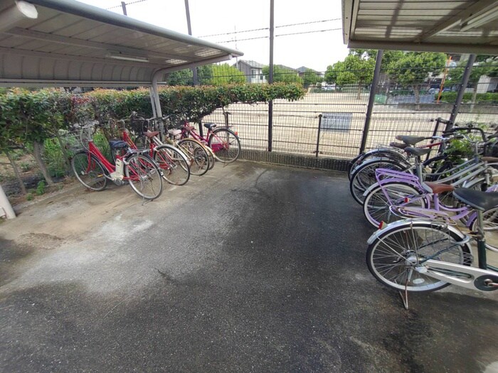 物件外観写真3　(駐輪場)