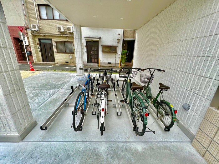 物件外観写真4　(駐輪場)