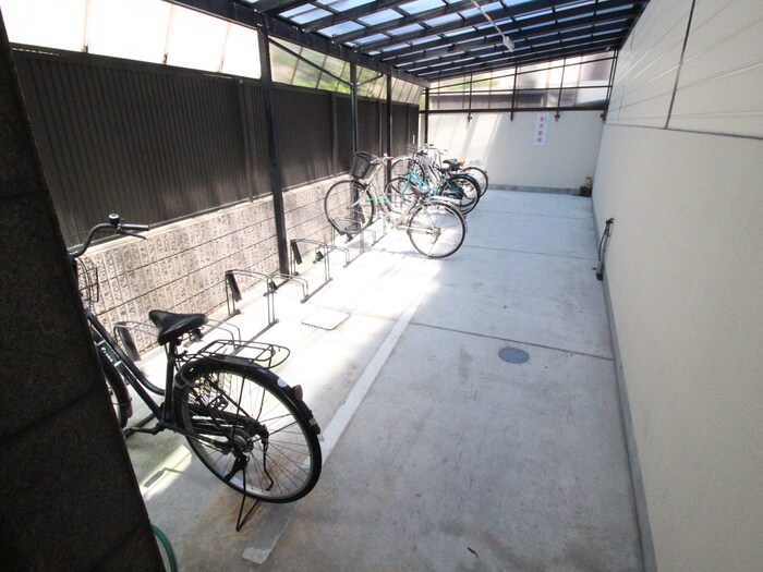 物件外観写真3　(駐輪場)